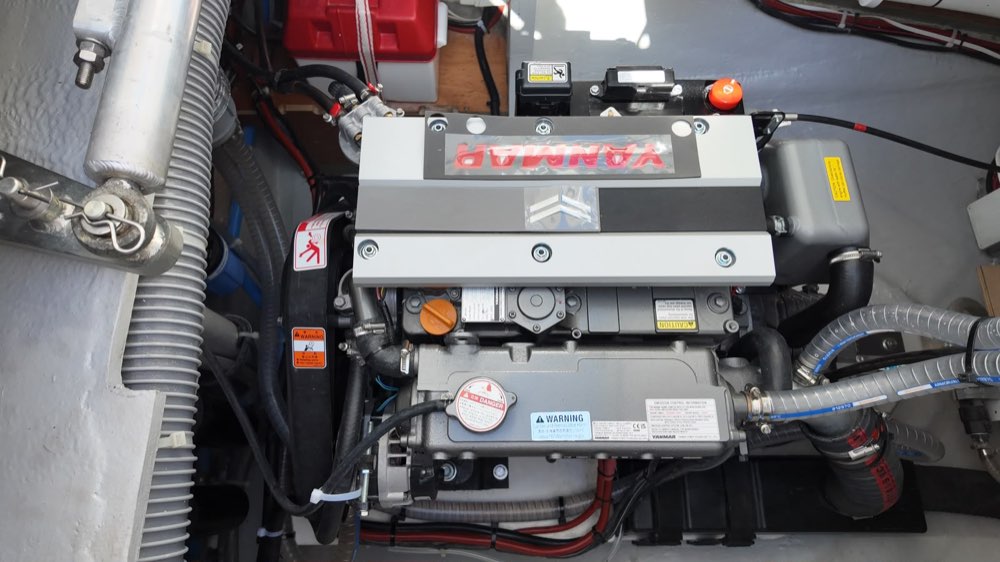 Fabrikneuer Yanmar-Motor im Motorraum